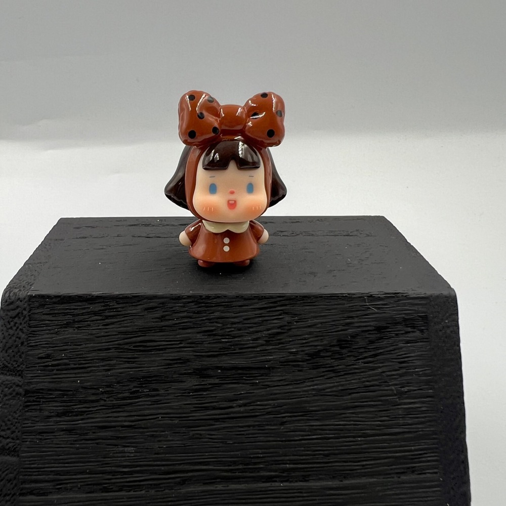BUBBLE Changeable Girl Mini Bean Series Brown Bow Girl Mini Figure 1.5"